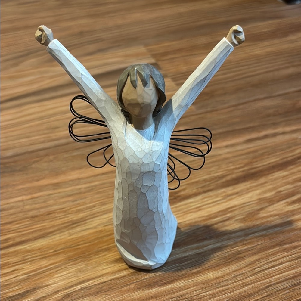 Willow Tree COURAGE angel figurine Susan Lordi 2004